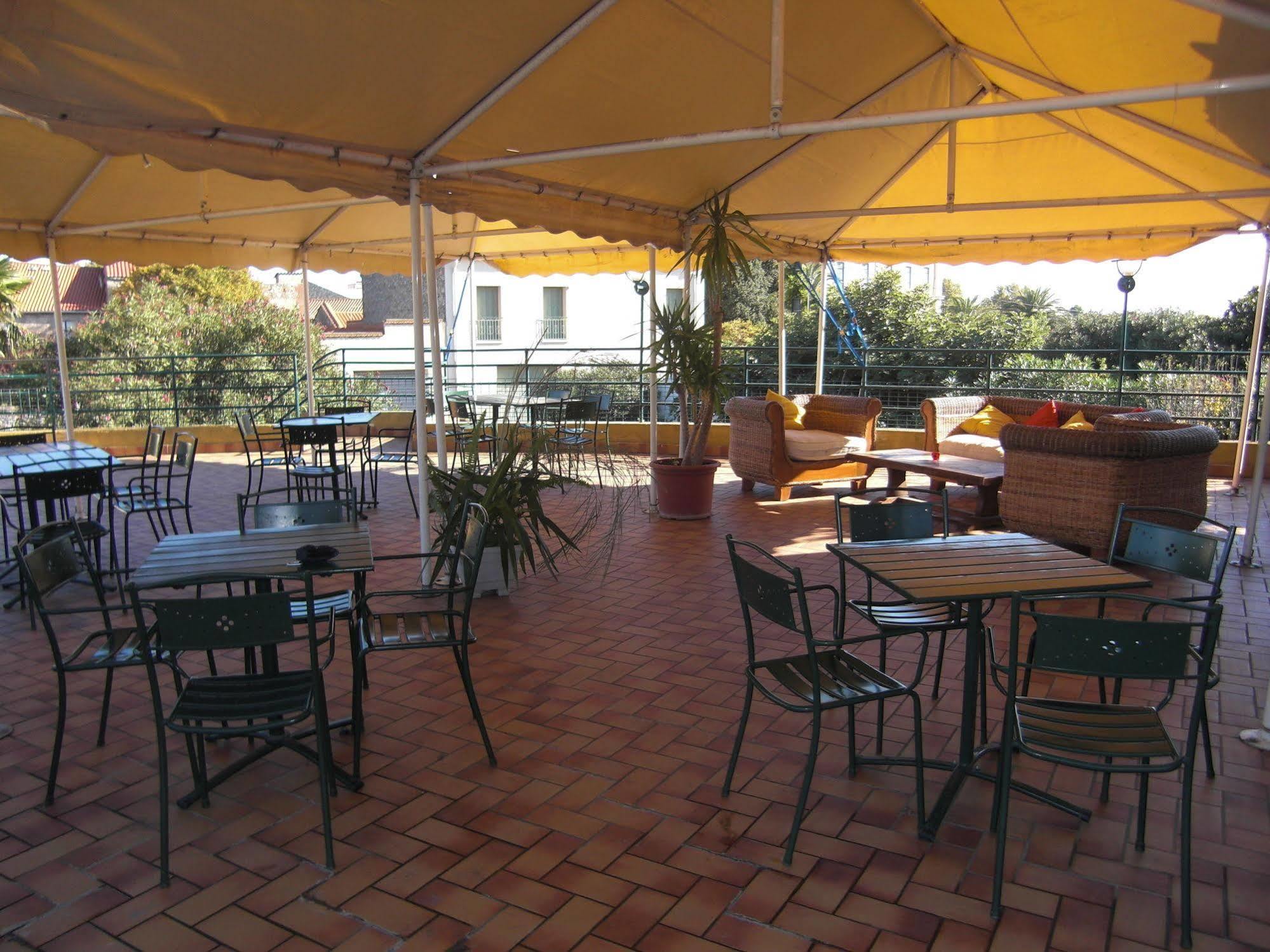 Hôtel Des Vignes Rivesaltes Buitenkant foto